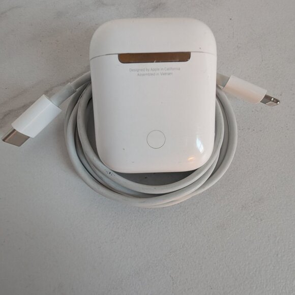 Apple AirPods 2nd Generation with Charging Case - White - Picture 10 of 11